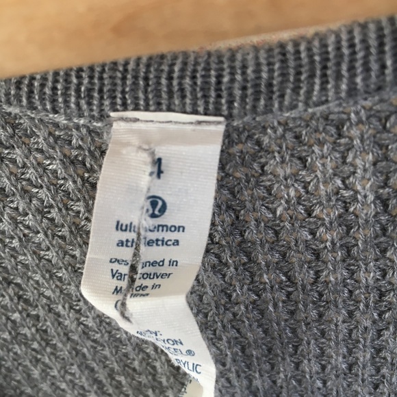 Lululemon Gray Sweater Sz 4 with thumbholes! - Picture 4 of 5